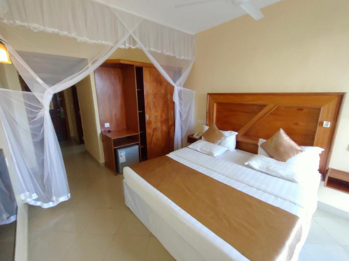 Pulickal Airport Hotel Entebbe Exterior photo