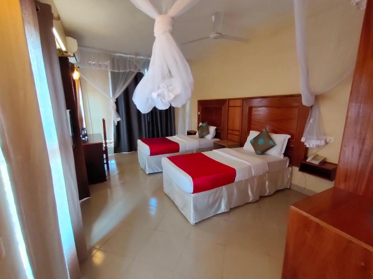 Pulickal Airport Hotel Entebbe Exterior photo